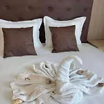 Gallery Apartment *